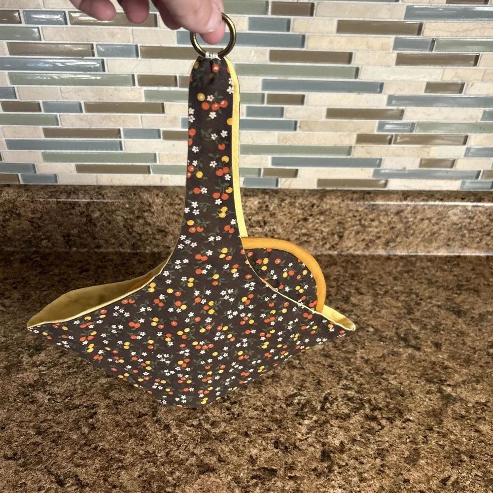 VTG Flowered Potholders With Hanger‎ Pouch Brown Yellow 70s 80s